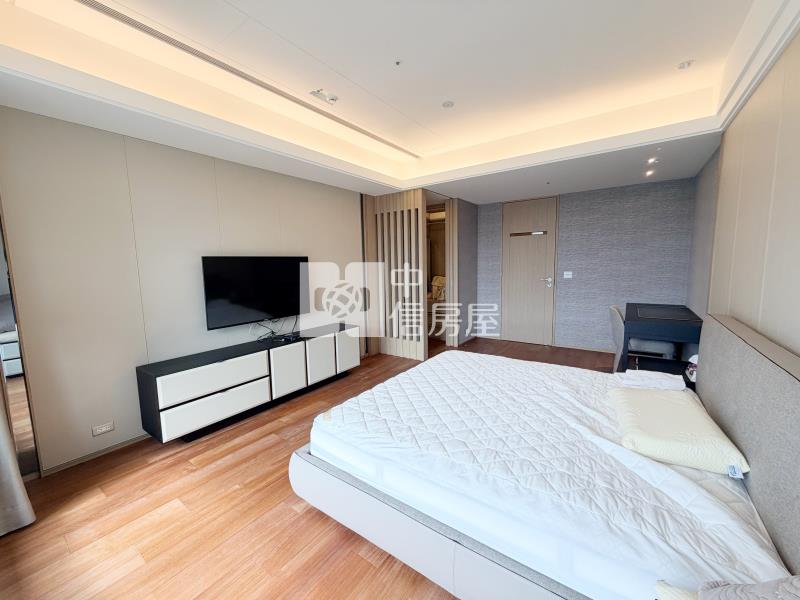 順天御南苑面公園四房雙車房屋室內格局與周邊環境