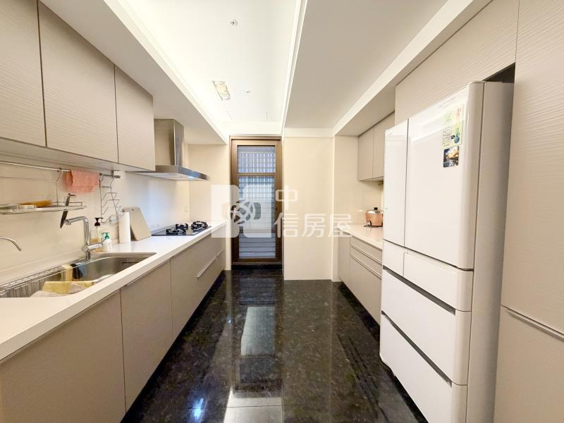 順天御南苑面公園四房雙車房屋室內格局與周邊環境