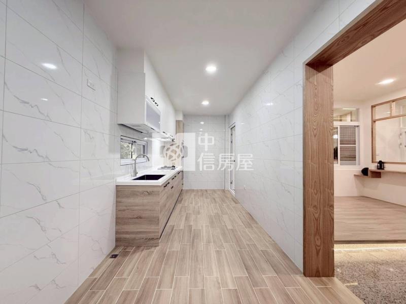 屏東長治鬧區歐式風格整新車墅房屋室內格局與周邊環境