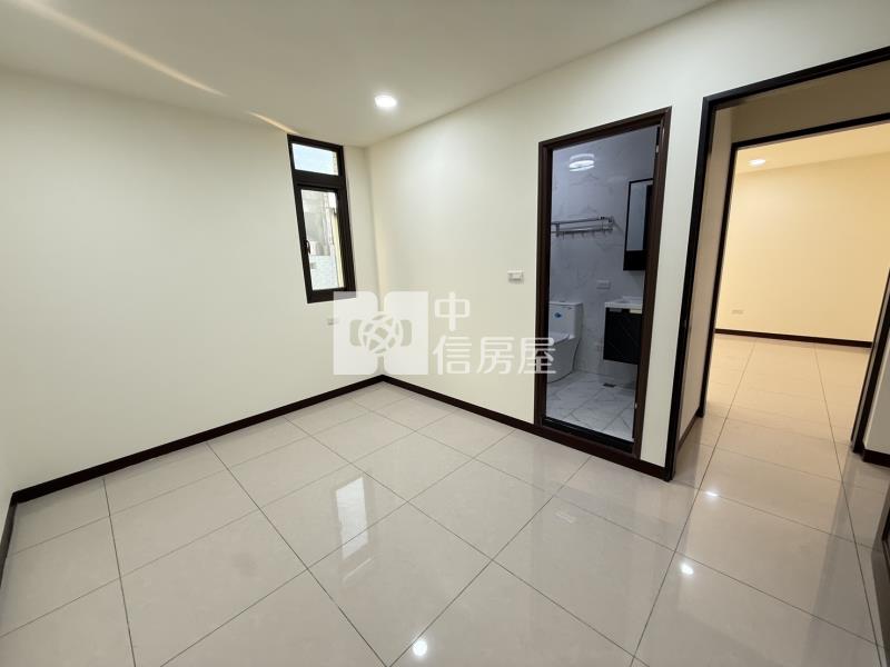 近龍南路全新整理三車位店住房屋室內格局與周邊環境