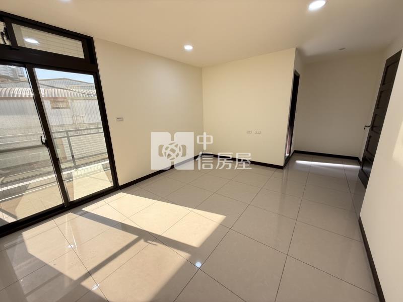 近龍南路全新整理三車位店住房屋室內格局與周邊環境