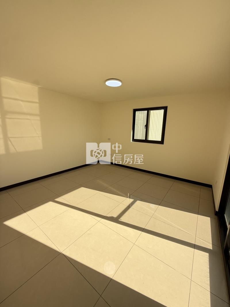 近龍南路全新整理三車位店住房屋室內格局與周邊環境