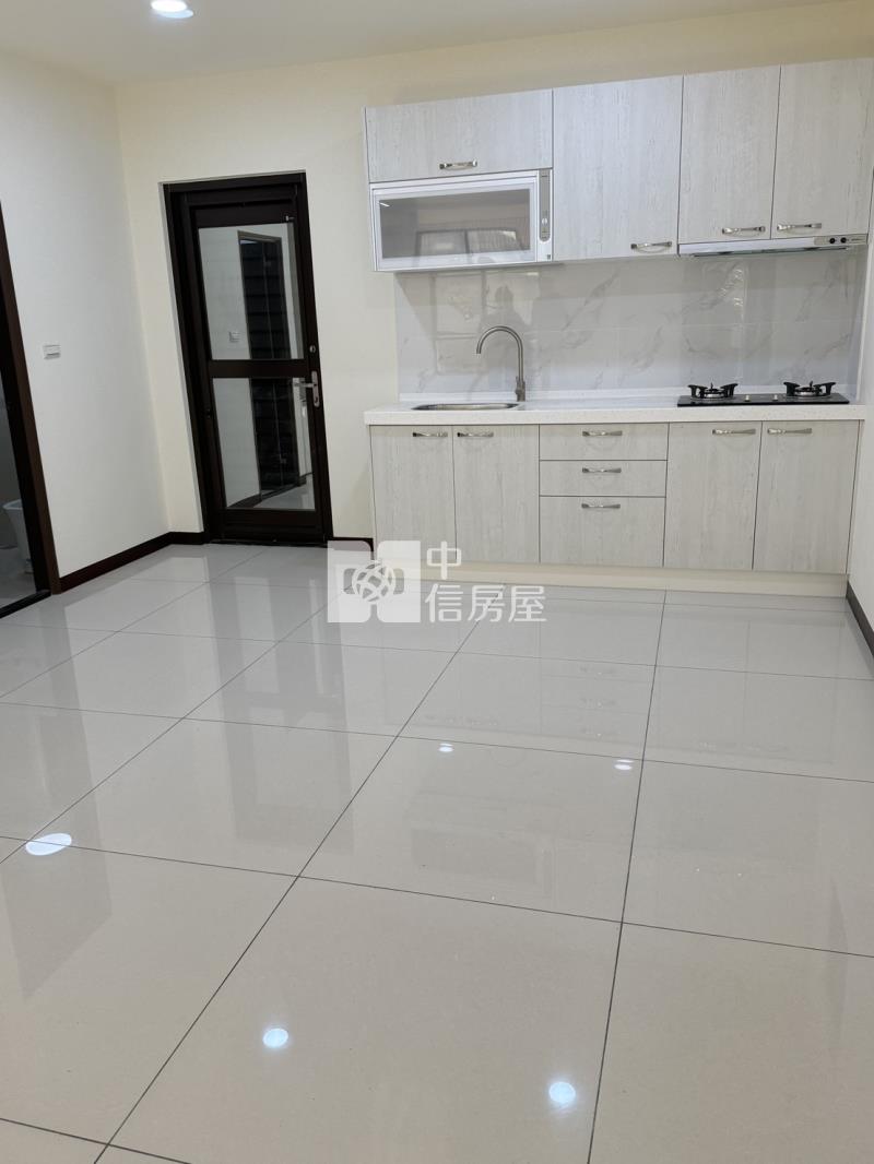 近龍南路全新整理三車位店住房屋室內格局與周邊環境