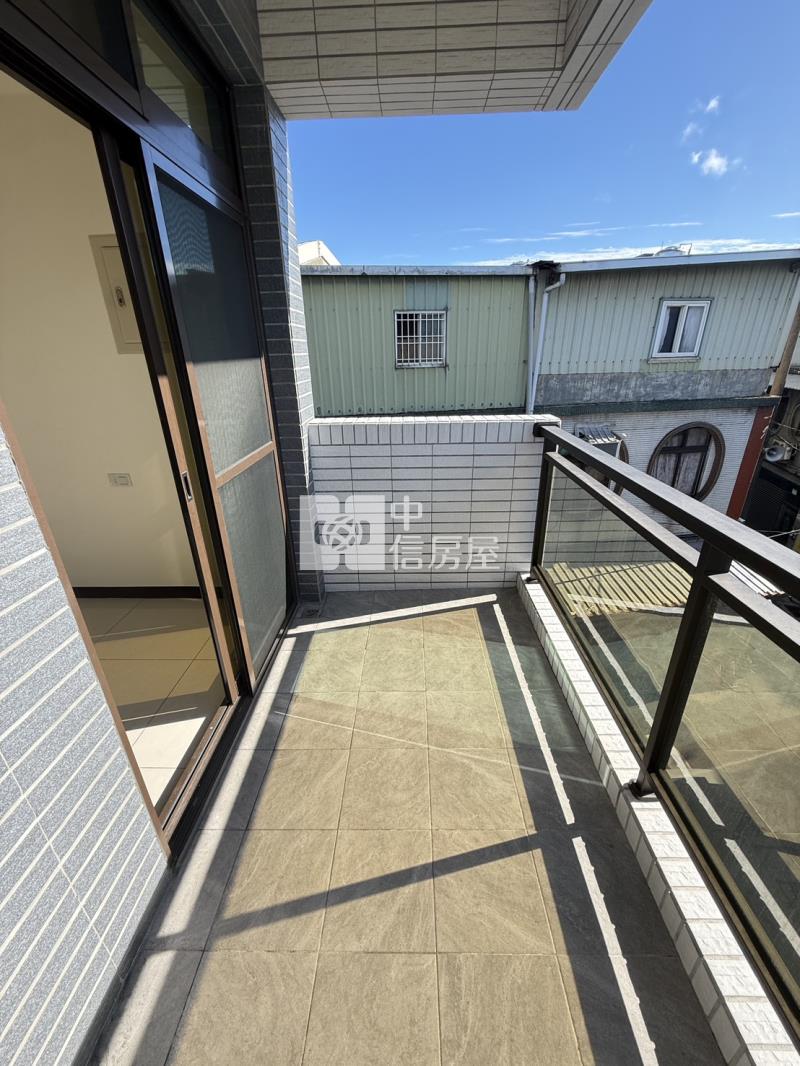 近龍南路全新整理三車位店住房屋室內格局與周邊環境