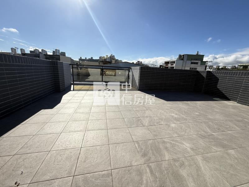 近龍南路全新整理三車位店住房屋室內格局與周邊環境