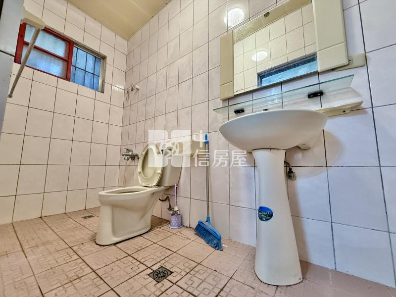 太平運動場旁臨路大面寬4房雙車透天房屋室內格局與周邊環境