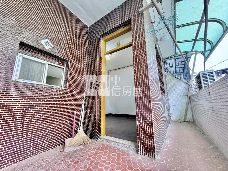 太平運動場旁臨路大面寬4房雙車透天房屋室內格局與周邊環境