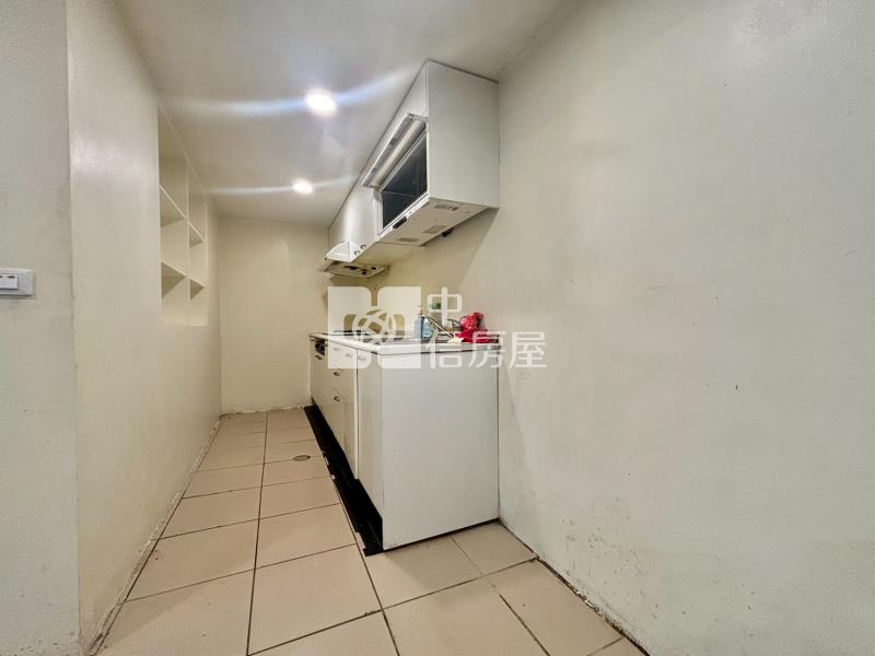 近山仔頂市場大面寬超值透天房屋室內格局與周邊環境