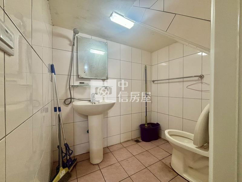 近山仔頂市場大面寬超值透天房屋室內格局與周邊環境