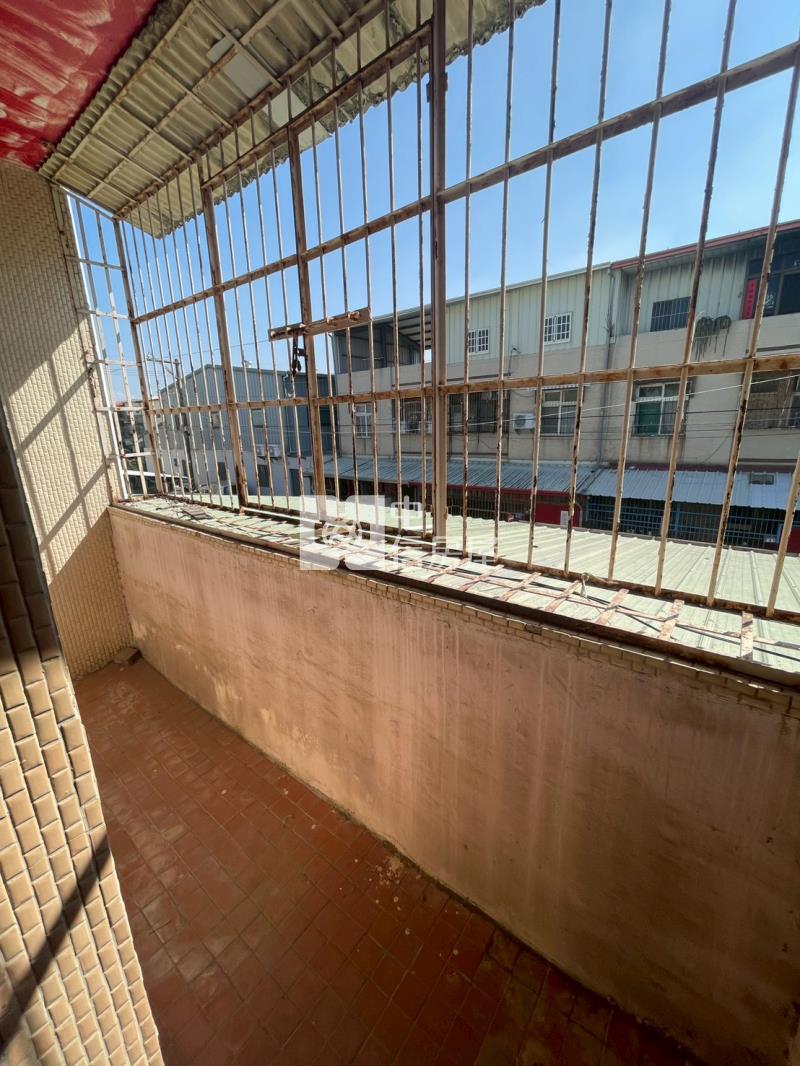 斗六理想社區車庫透天房屋室內格局與周邊環境