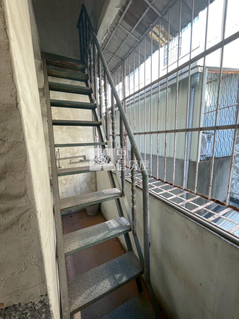 斗六理想社區車庫透天房屋室內格局與周邊環境