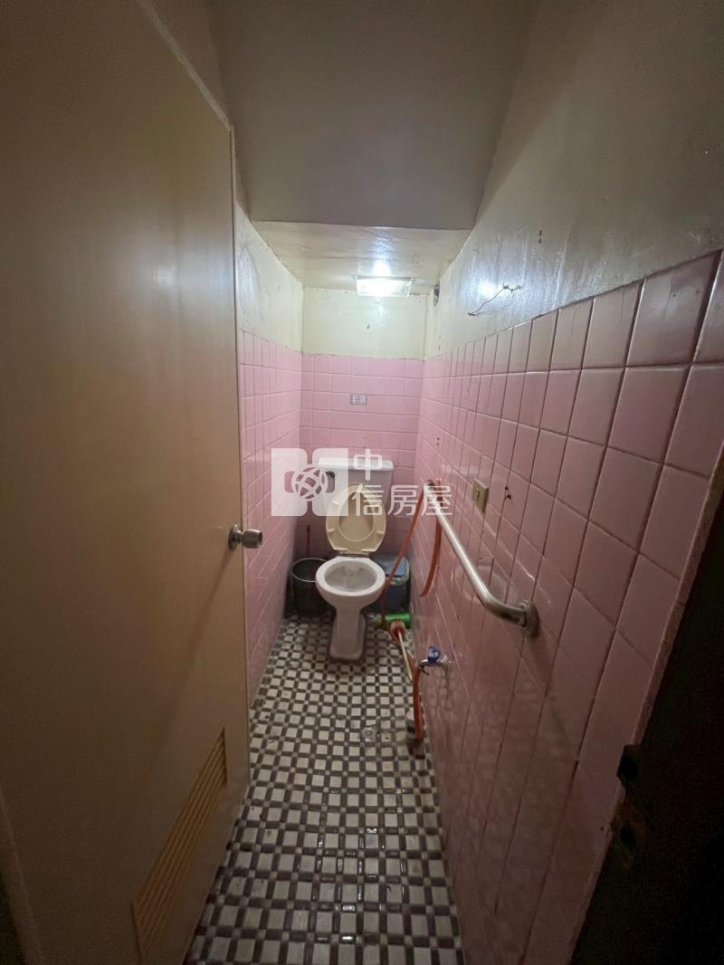 斗六理想社區車庫透天房屋室內格局與周邊環境