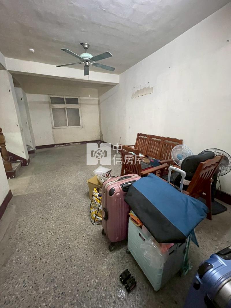 斗六理想社區車庫透天房屋室內格局與周邊環境