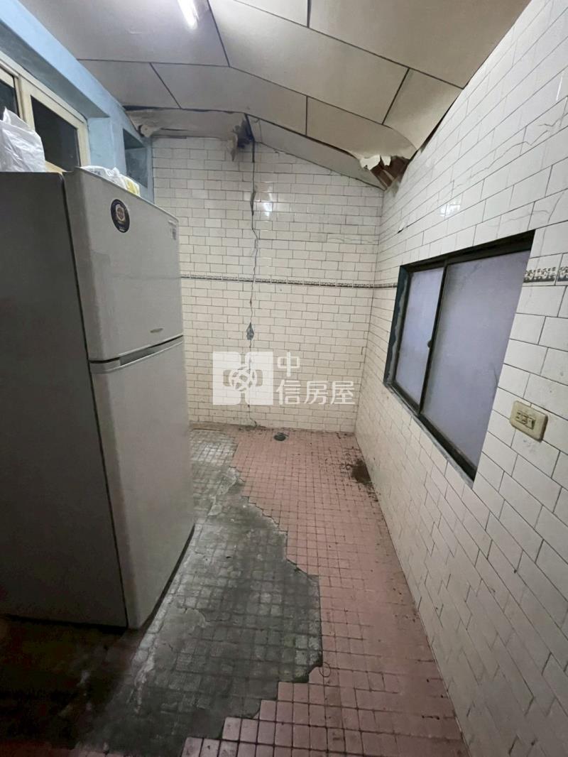 斗六理想社區車庫透天房屋室內格局與周邊環境