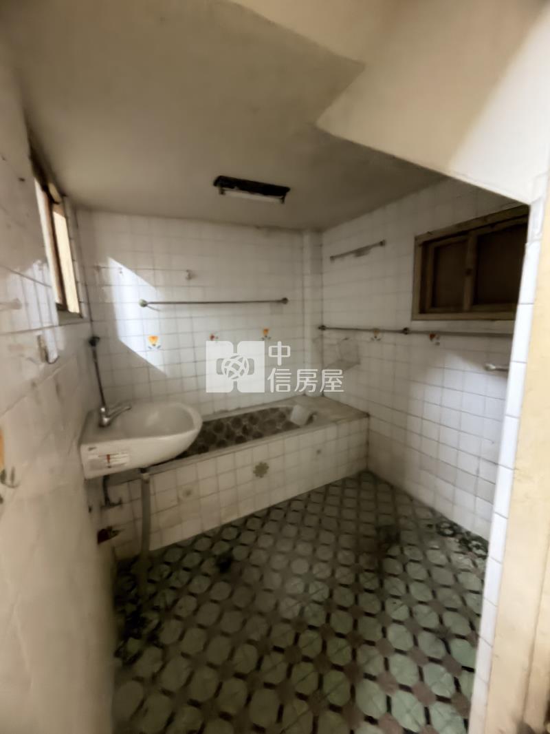 【安家】忠貞國小臨路大地坪透店房屋室內格局與周邊環境