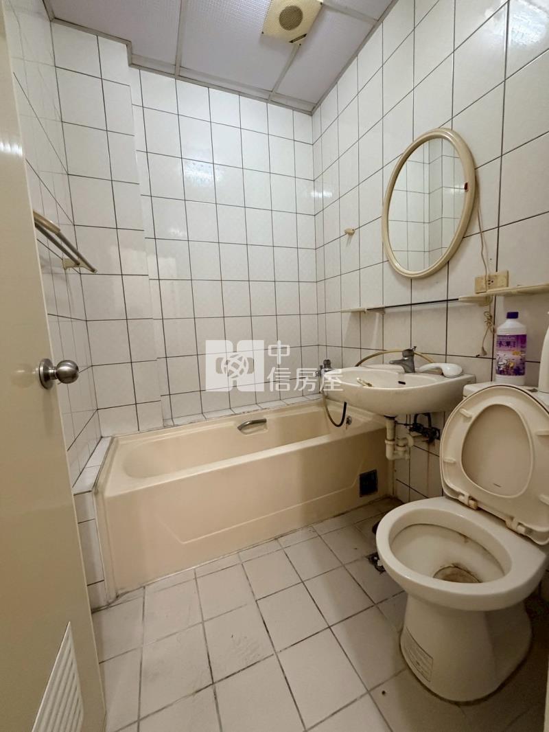 大里中興商圈正鐵路街賺錢金店面房屋室內格局與周邊環境