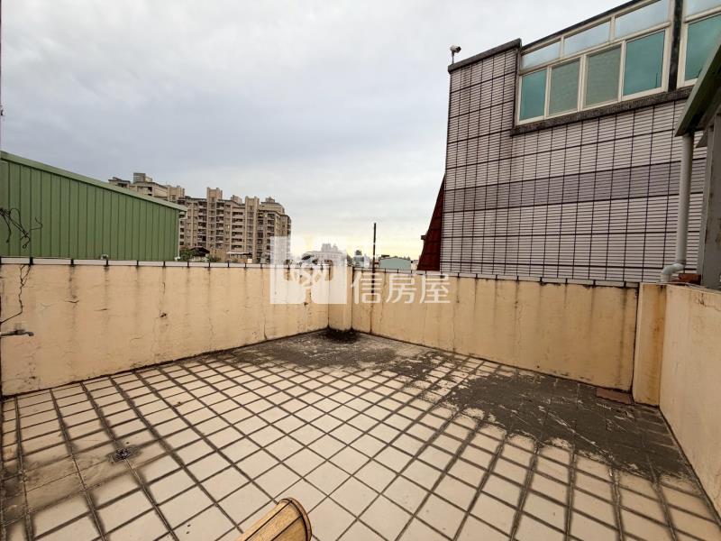 大里中興商圈正鐵路街賺錢金店面房屋室內格局與周邊環境