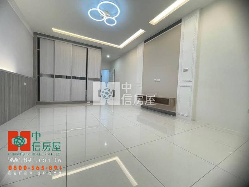 自強街全新整理車庫透天房屋室內格局與周邊環境