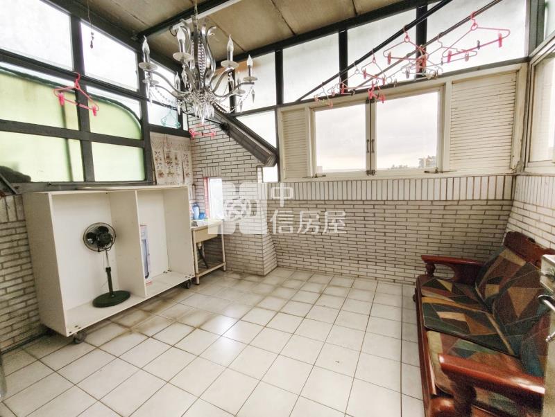 台北商專 角窗美店墅房屋室內格局與周邊環境