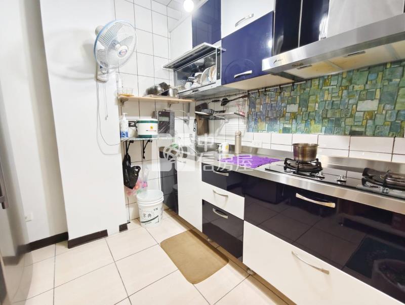 台北商專 角窗美店墅房屋室內格局與周邊環境