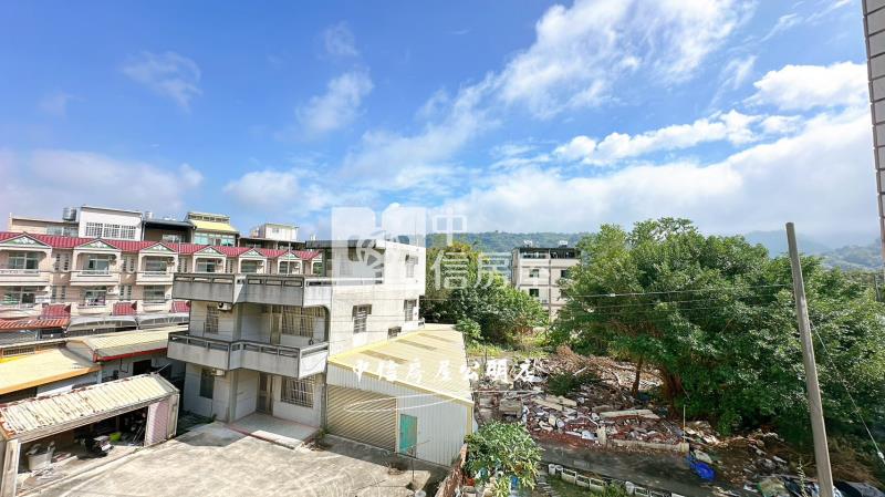 苗栗公館輕屋齡車庫別墅房屋室內格局與周邊環境