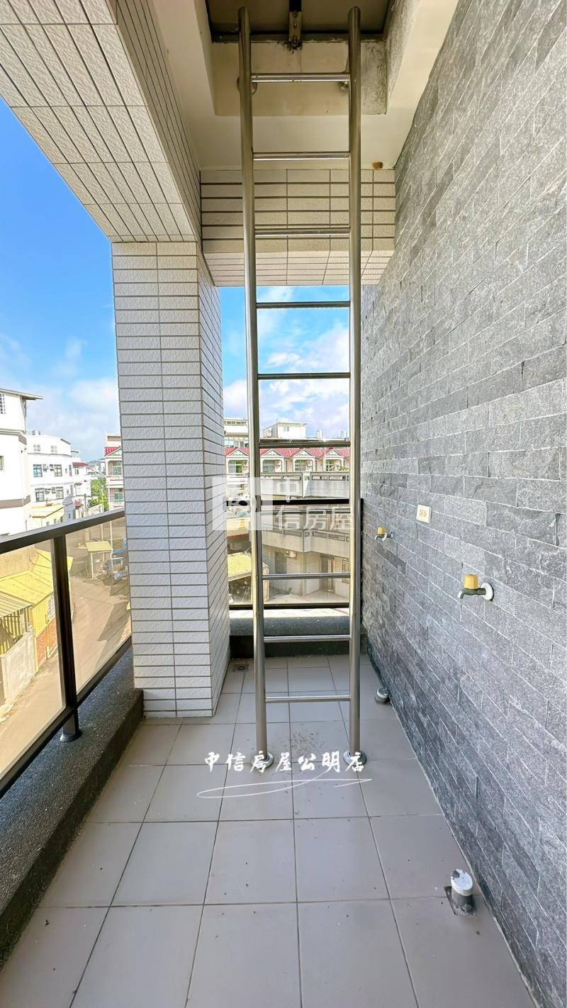 苗栗公館輕屋齡車庫別墅房屋室內格局與周邊環境