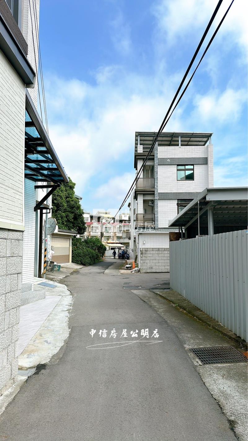 苗栗公館輕屋齡車庫別墅房屋室內格局與周邊環境