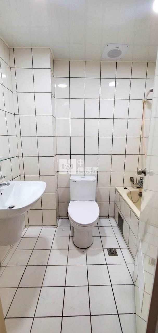 近幼獅交流道；採光明亮3房房屋室內格局與周邊環境