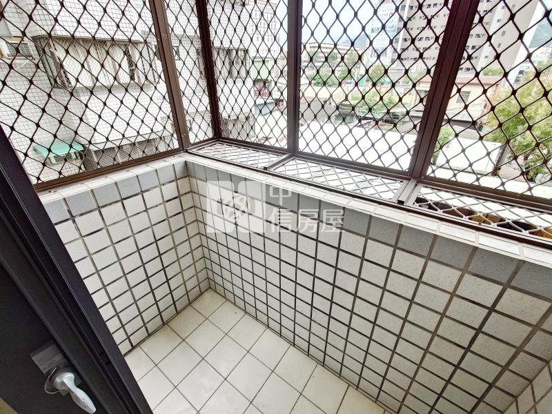 坪林森林公園三房平車房屋室內格局與周邊環境