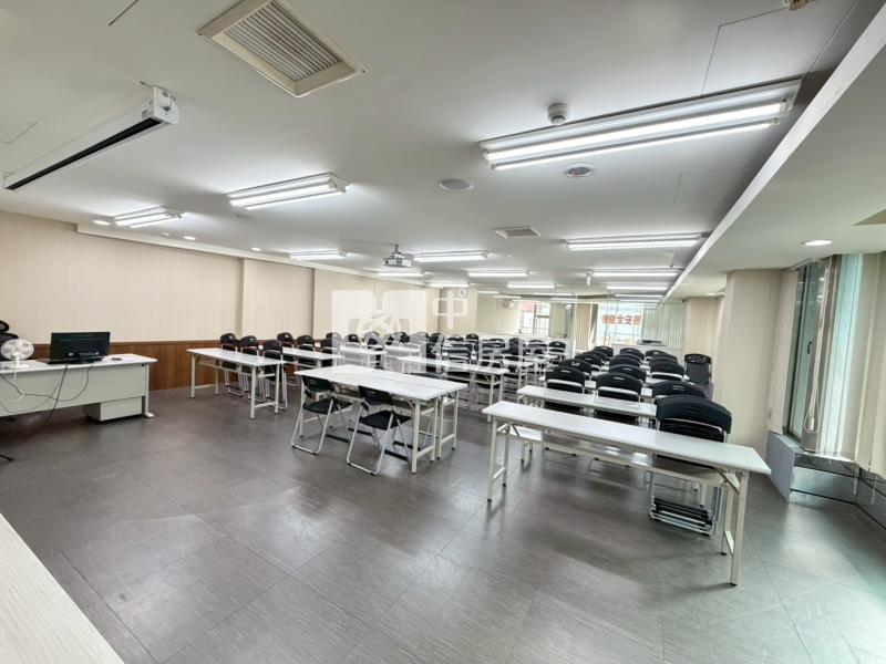 近櫻花捷運2樓角間大面寬店舖房屋室內格局與周邊環境