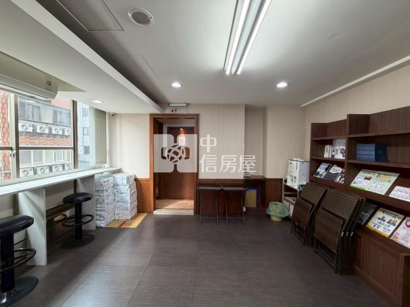 近櫻花捷運2樓角間大面寬店舖房屋室內格局與周邊環境