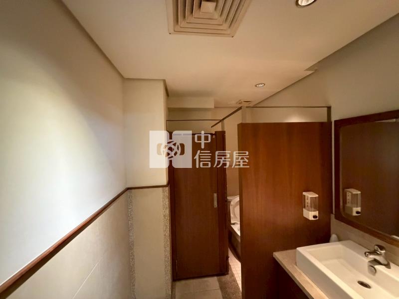 近櫻花捷運2樓角間大面寬店舖房屋室內格局與周邊環境