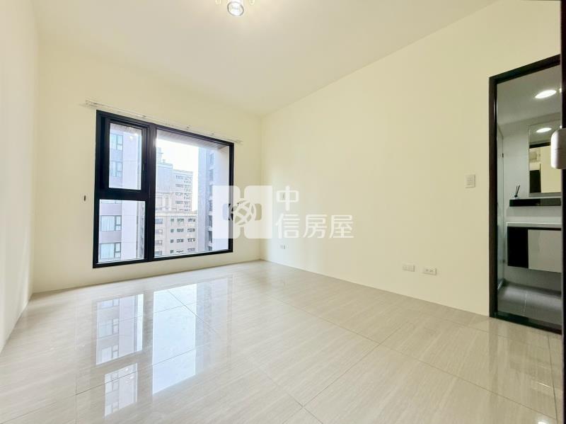 鉅虹曙光之旅一期三房平車房屋室內格局與周邊環境