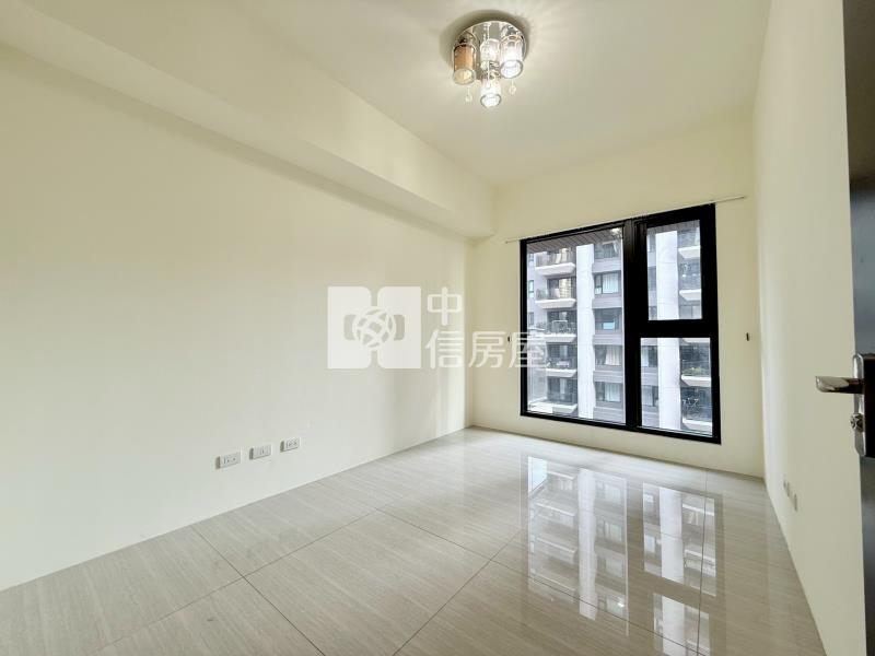 鉅虹曙光之旅一期三房平車房屋室內格局與周邊環境