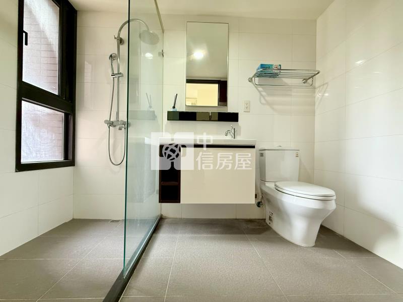 鉅虹曙光之旅一期三房平車房屋室內格局與周邊環境