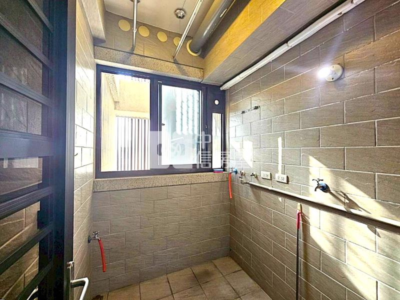 國慶煙火國聚之界高樓三房B1平車房屋室內格局與周邊環境