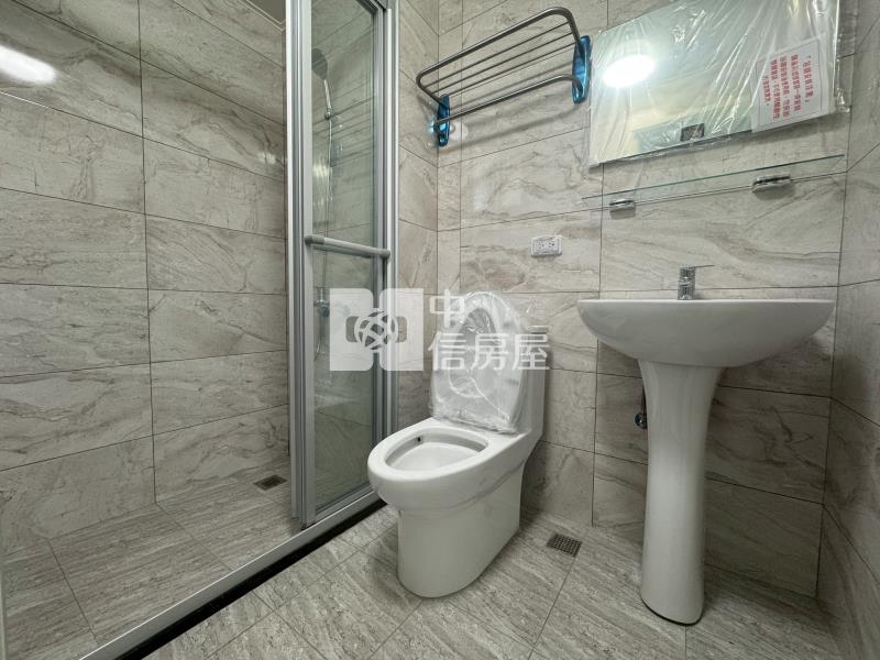 國三旁兩房平車華廈房屋室內格局與周邊環境