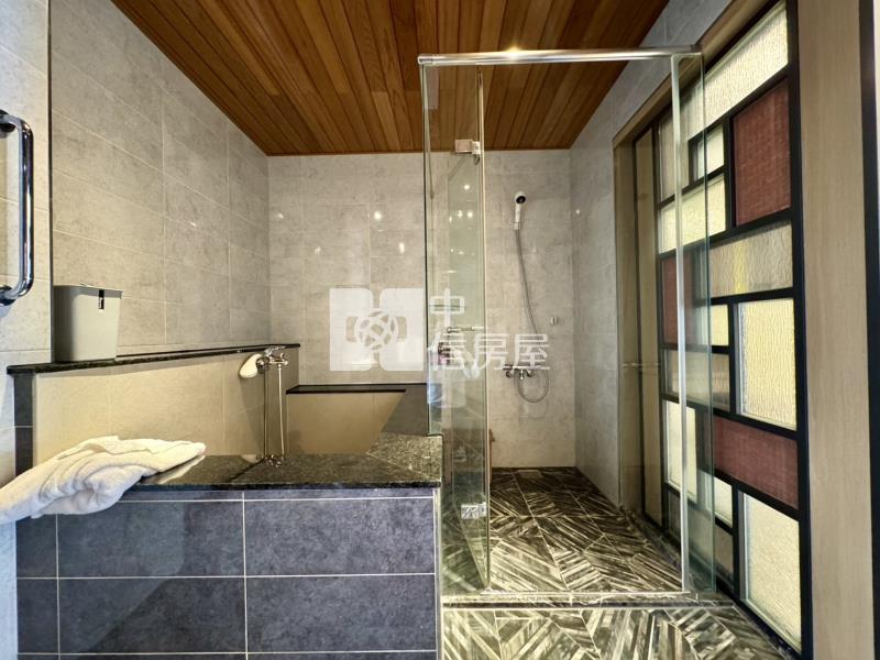 草屯公園旁電梯別墅房屋室內格局與周邊環境