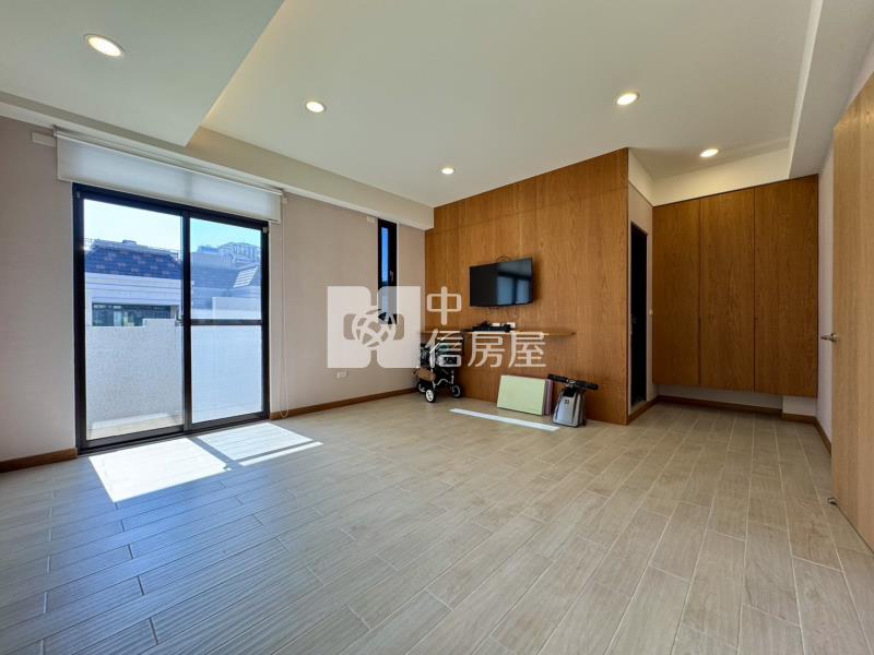 草屯公園旁電梯別墅房屋室內格局與周邊環境