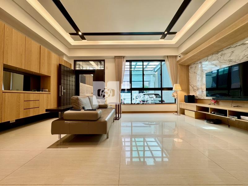 草屯公園旁電梯別墅房屋室內格局與周邊環境