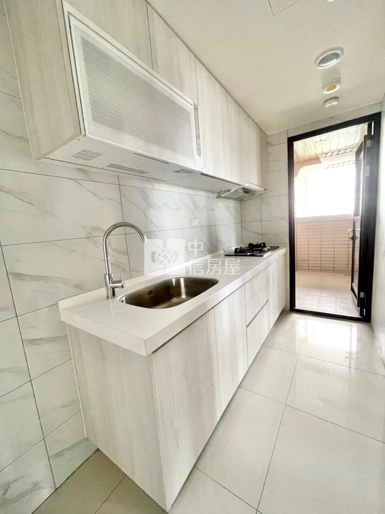 【新世紀】近龍岡商圈全新景觀電梯2房車房屋室內格局與周邊環境