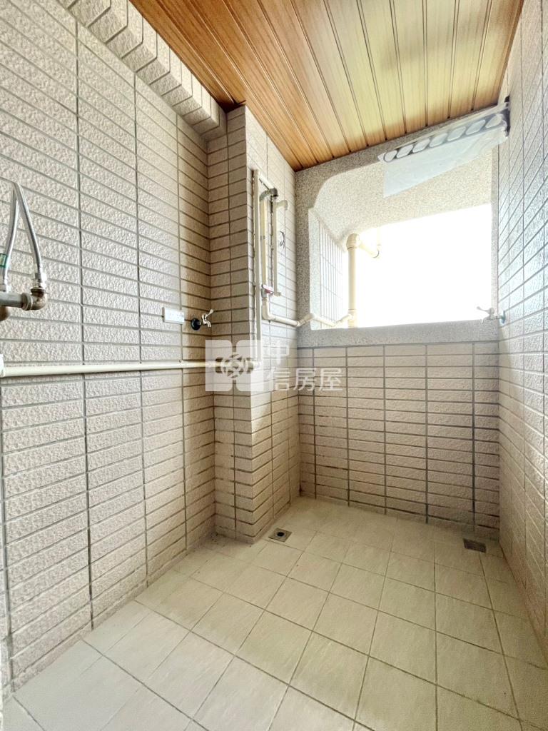 【新世紀】近龍岡商圈全新景觀電梯2房車房屋室內格局與周邊環境