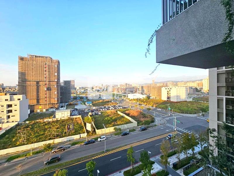 大塊森濤朝北視野全新三房雙車房屋室內格局與周邊環境