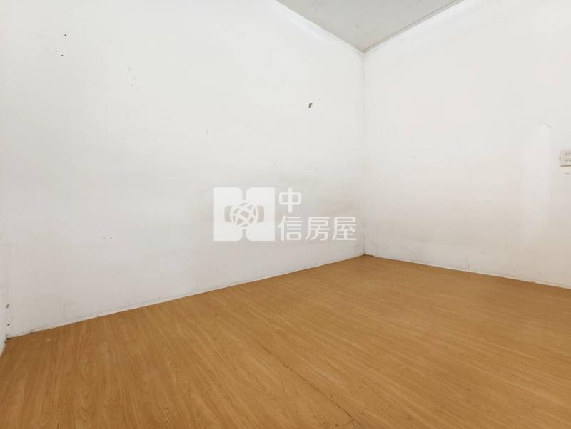 龍岡忠貞活巷美透天房屋室內格局與周邊環境