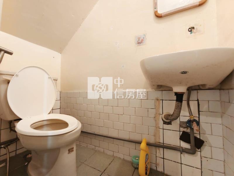 龍岡忠貞活巷美透天房屋室內格局與周邊環境