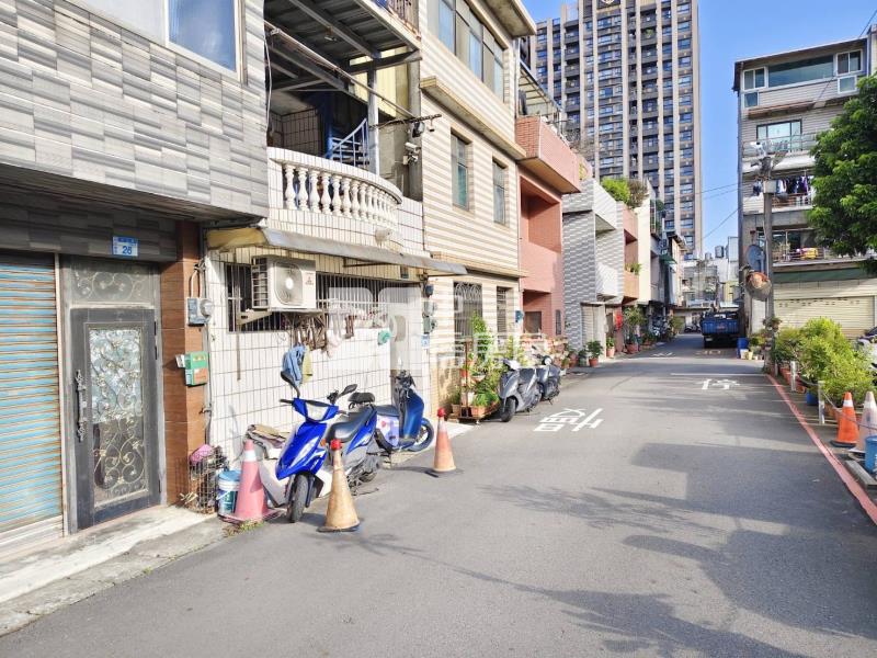 龍岡忠貞活巷美透天房屋室內格局與周邊環境