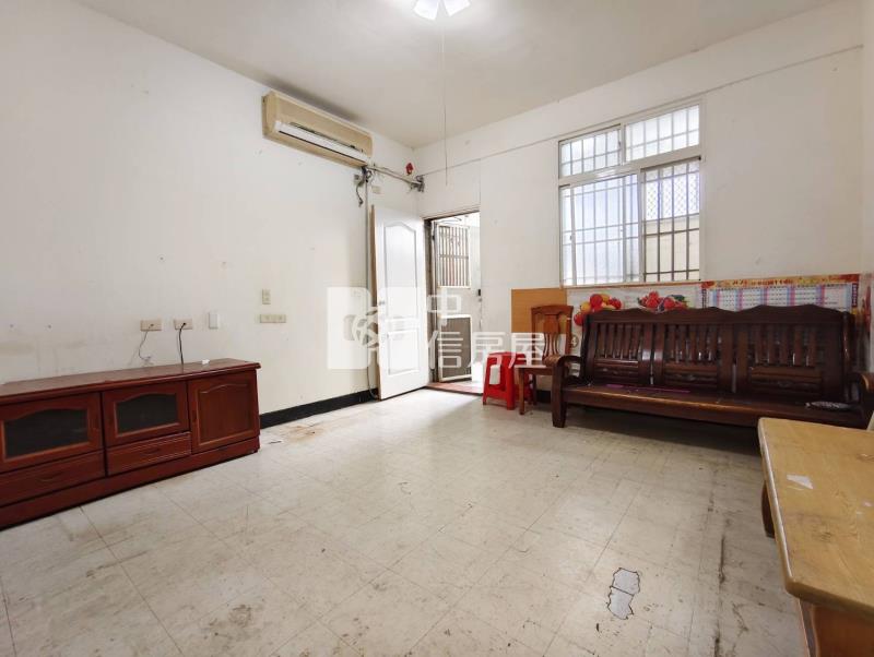 龍岡忠貞活巷美透天房屋室內格局與周邊環境