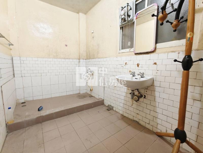 龍岡忠貞活巷美透天房屋室內格局與周邊環境