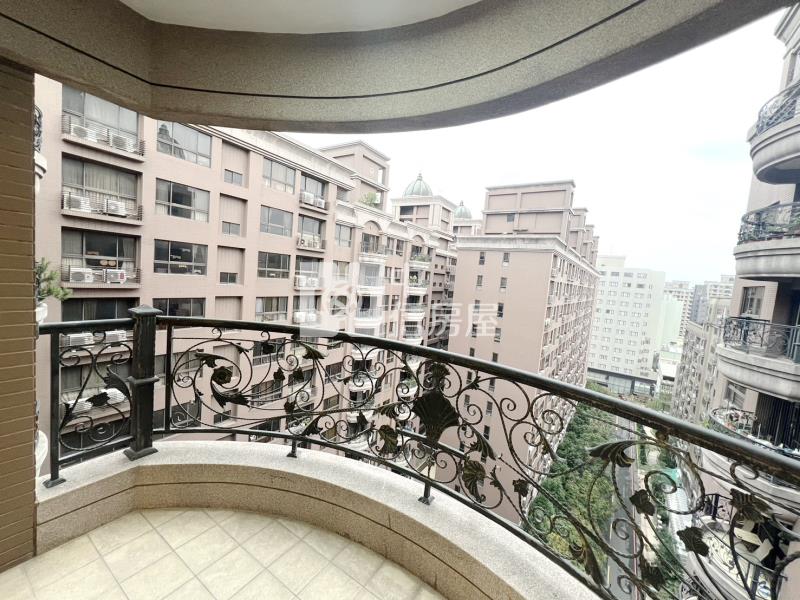 善美館高樓層4房雙車位房屋室內格局與周邊環境