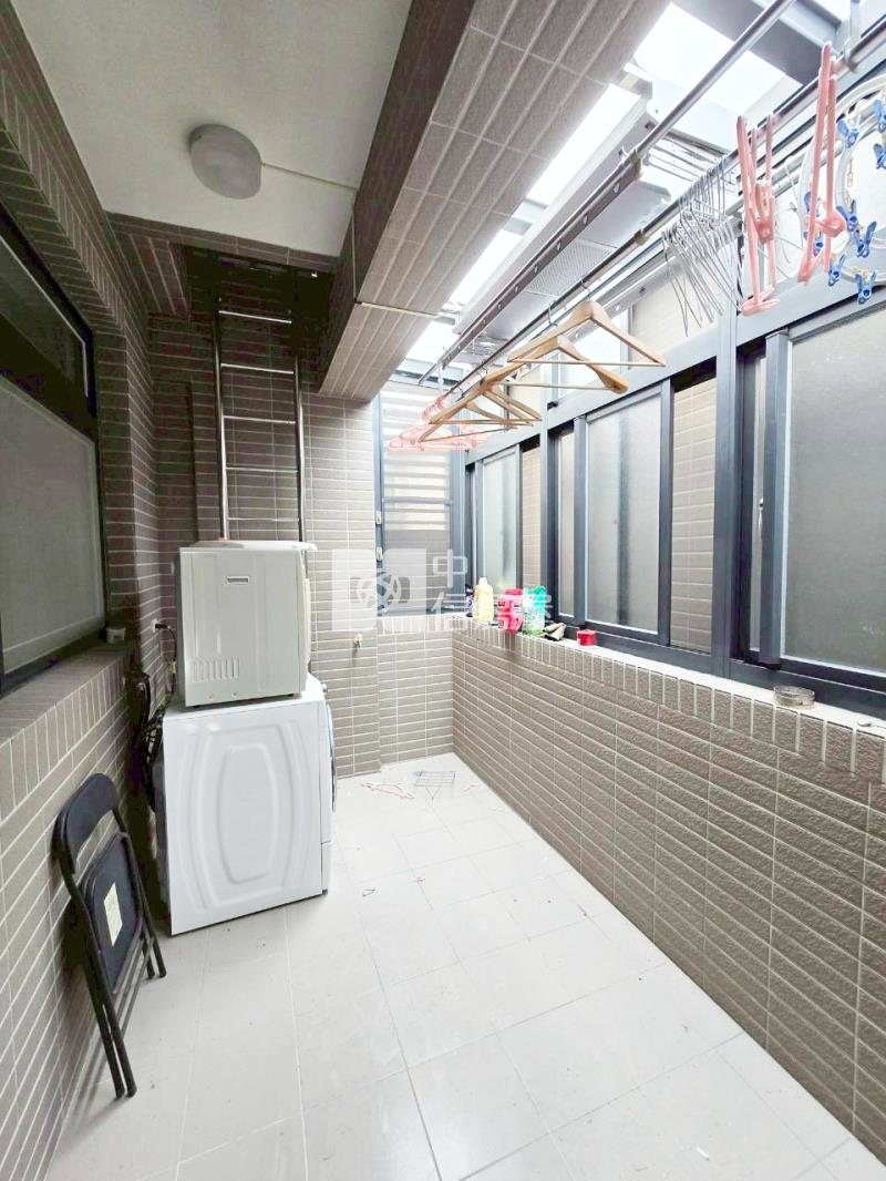 竹南市中心精緻雙車美透房屋室內格局與周邊環境